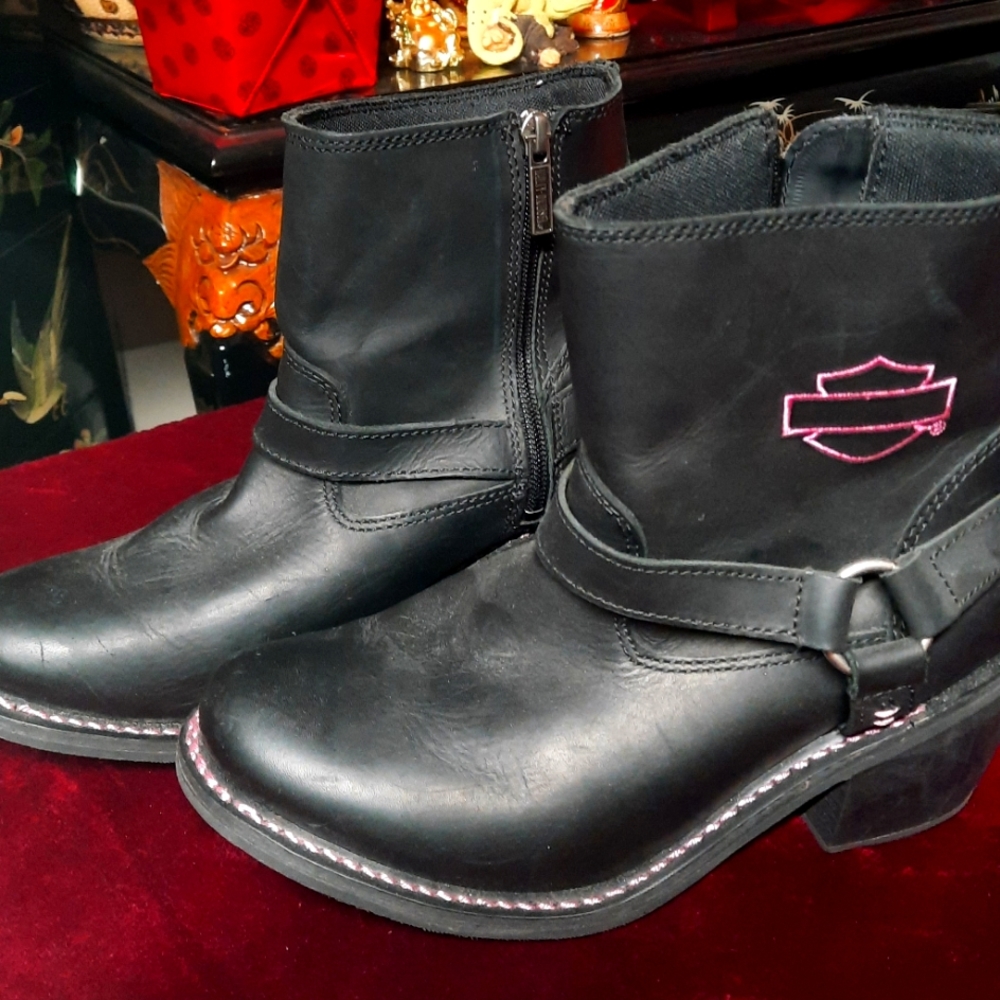 Nice Haley Davidson womans boots.